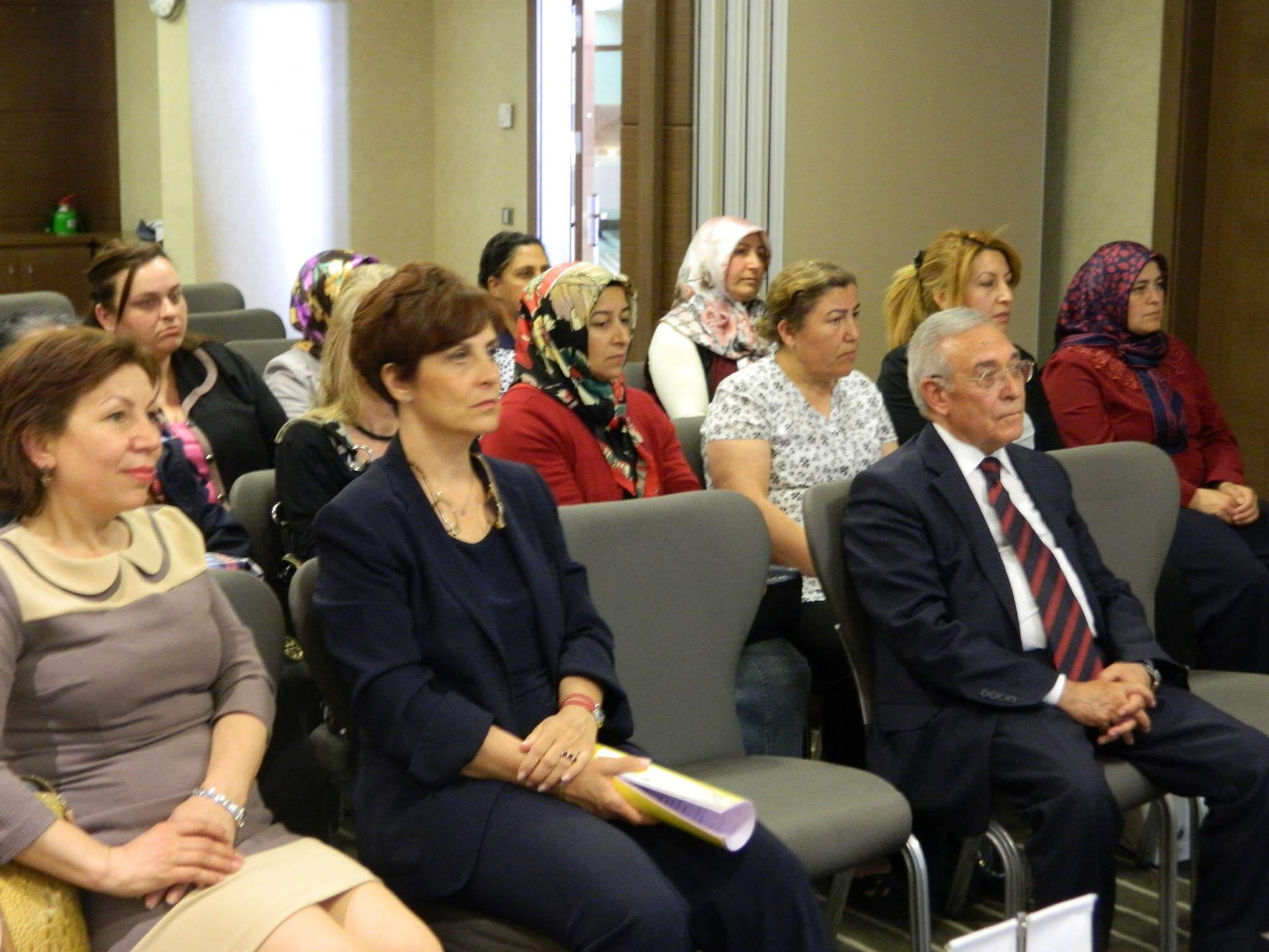 Alzheimer Bakım Eğitimi Ankara - Yörtürk Huzurevi Eğitim Programı - Yörtürk Ankara Huzurevi ve Yaşlı Bakım Merkezi